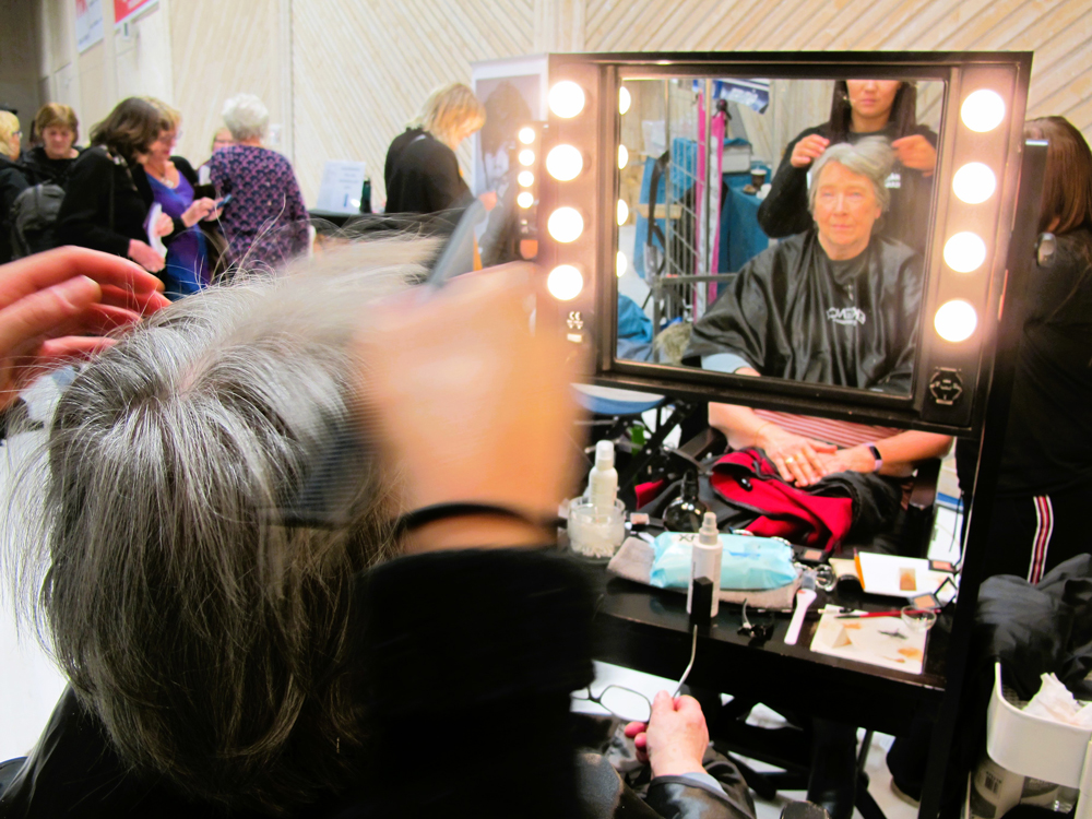 TEn kvinna får makeup