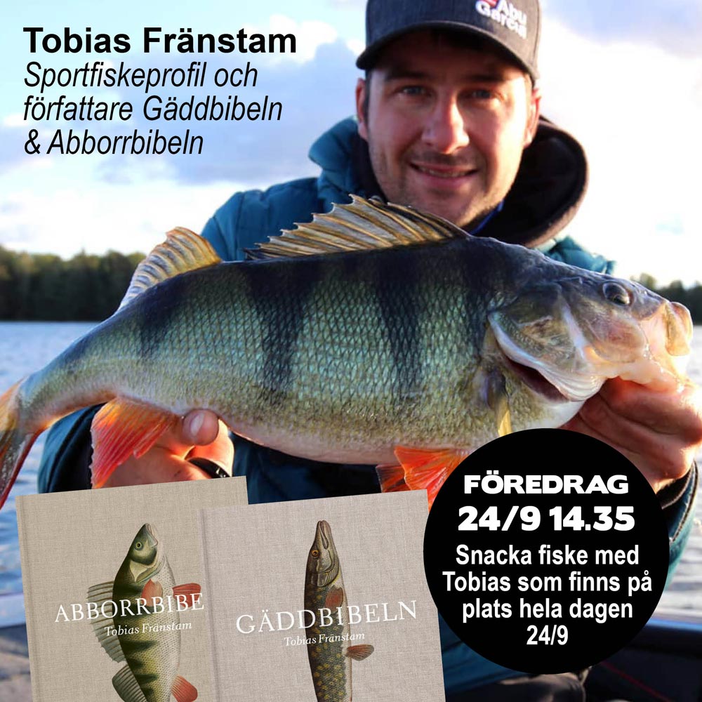 Tobias Fränstam som håller en abborre